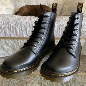 Never worn & fits as size 9